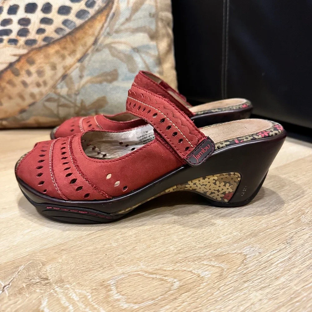 Jambu Touring Red Leather Wedge Sandals Laser Cut Floral Mule 7M Feminine Boho‎